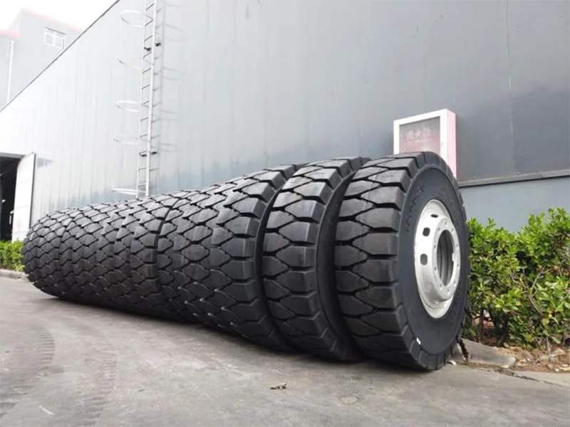 12.00-20 Lốp đặc – Lốp công nghiệp hạng nặng cho hoạt động tại cảng và sân bãi 12.00-20 Lốp đặc – Lốp công nghiệp hạng nặng cho hoạt động tại cảng và sân bãi