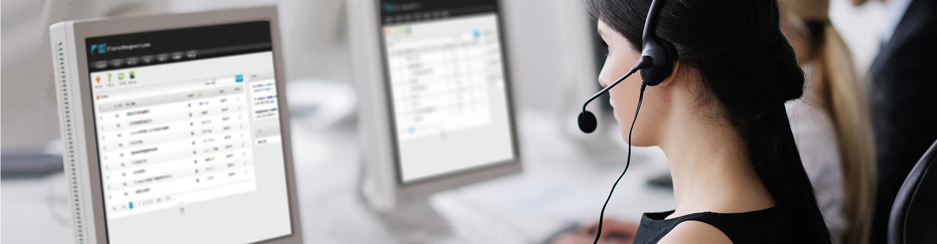 Liên hệ với chúng tôi