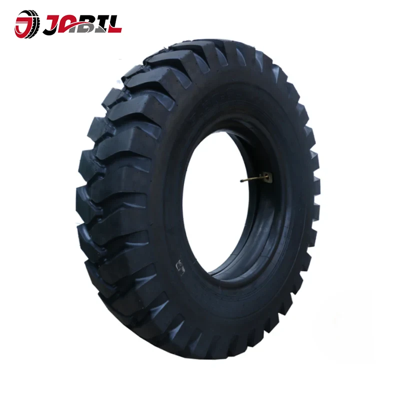 Máy đào và lốp xe máy